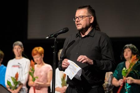 Učiteljska predstava VSI JUNAKI ZBRANI je bila zelo uspešna (13)